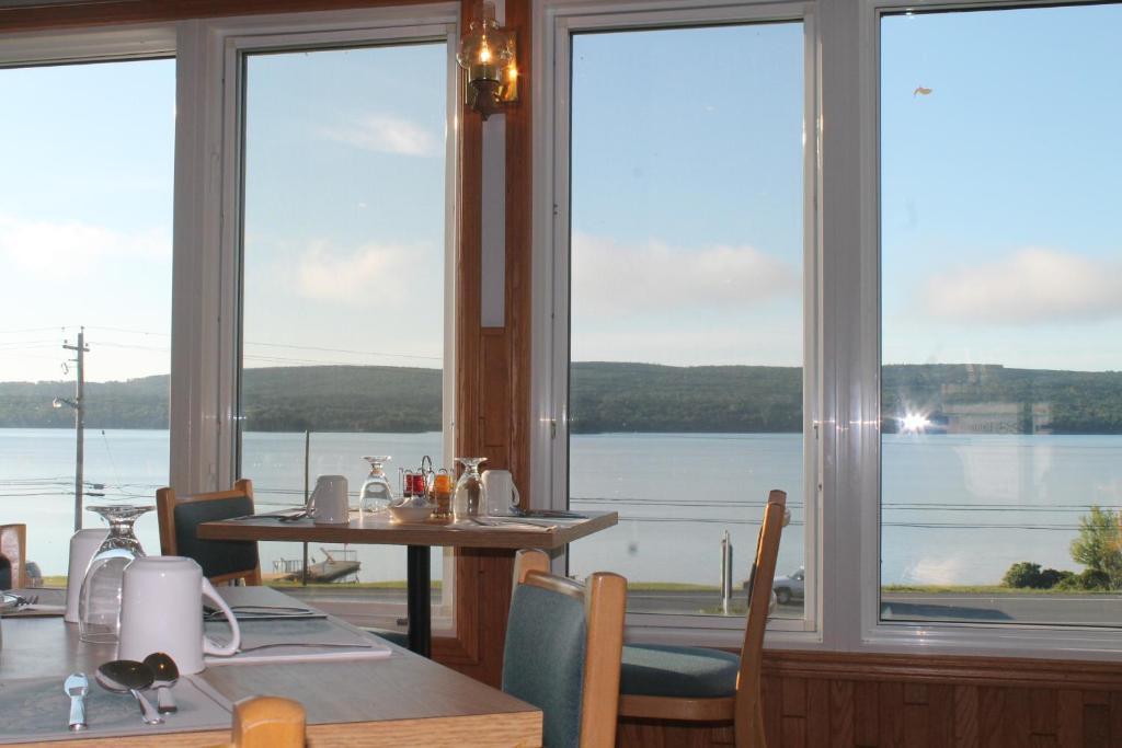 Cabot Trail Motel Baddeck Exterior photo